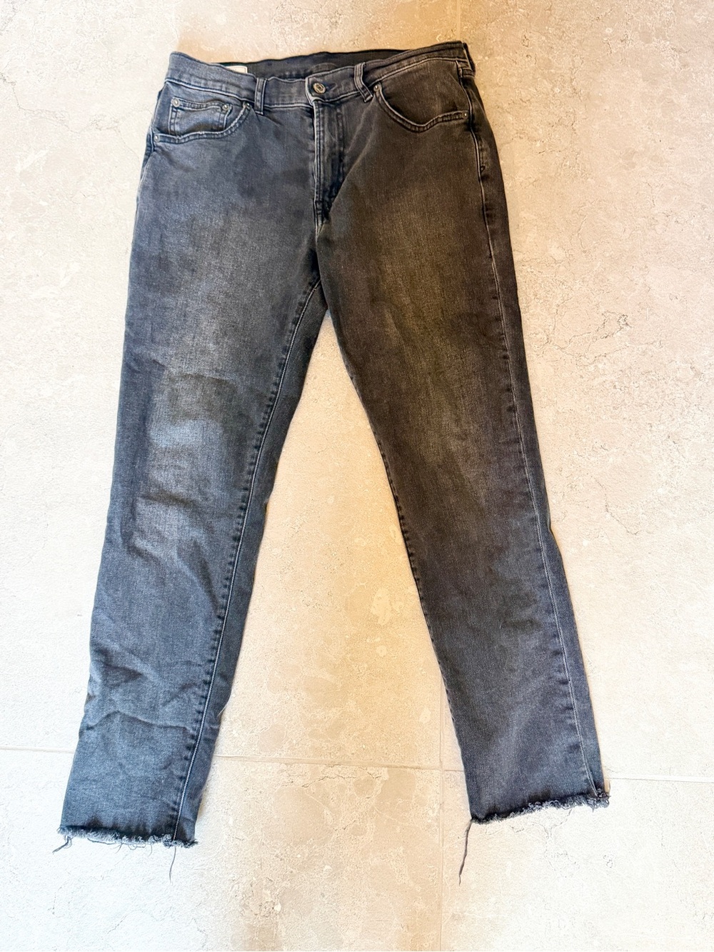 GAP Girlfriend Mid Rise Jeans 28 6R Black Wash Raw Hem